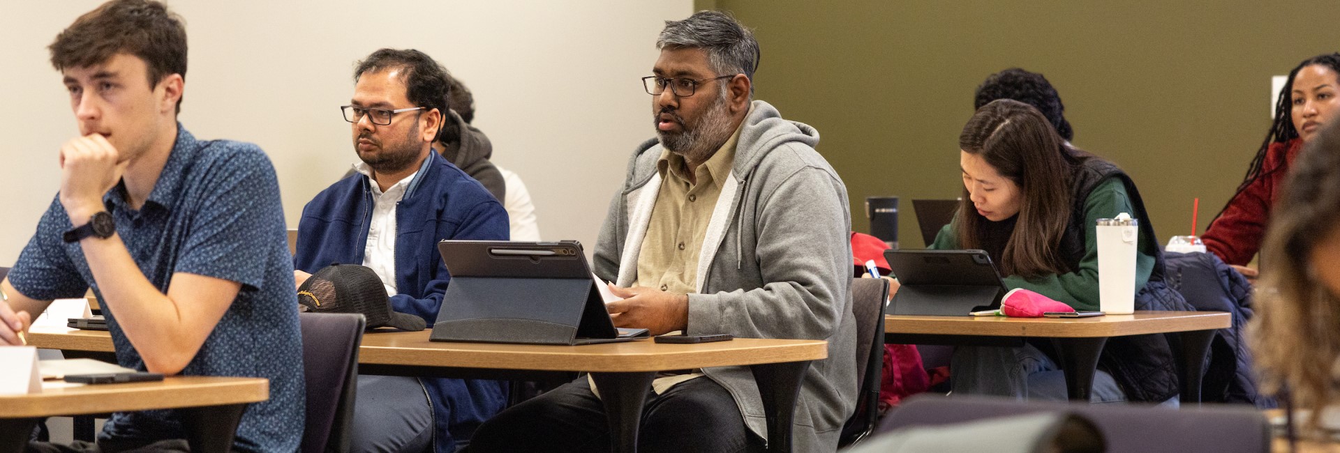 A classroom learning about data analytics