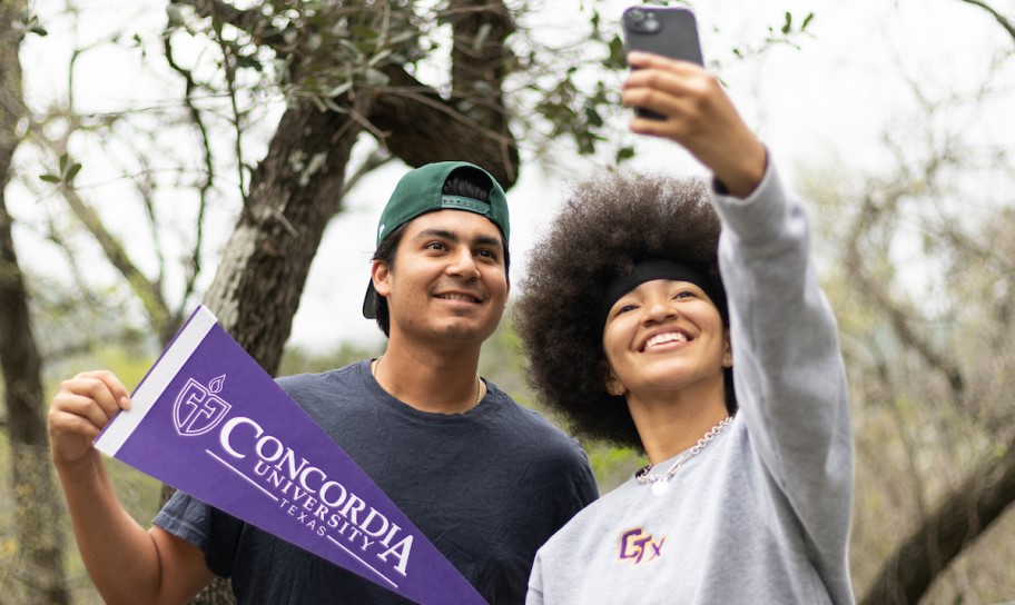 Concordia Texas Students taking a selfie