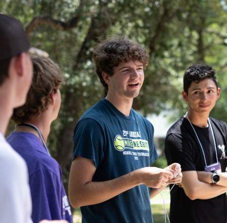 Students getting to know each other on Campus