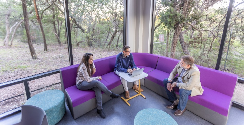 MBA students collaborating on campus