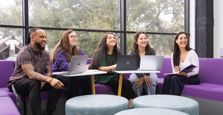 A group of MBA students working together on campus